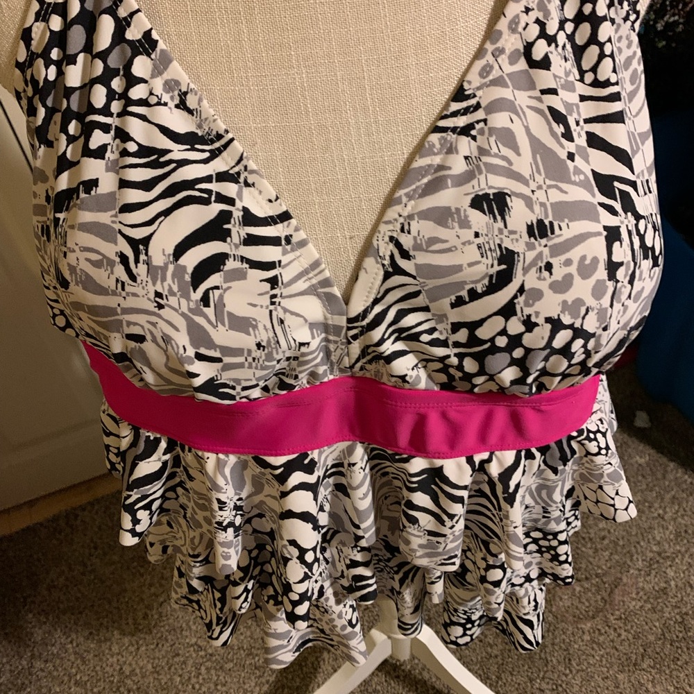 Cute Catalina Tankini Top - Picture 5 of 11